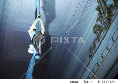 Speech gymnasts on the canvases. Girl on acrobatic canvases.Dangerous Circus Tricks.Aerial gymnast Speech gymnasts on the canvases. Girl on acrobatic canvases.Dangerous Circus Tricks.Aerial gymnast 105357520