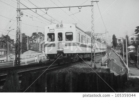 小田急1800型1860--1809年，地上時代的宗司谷大倉，成城學園前，1973年12月19日 105359344