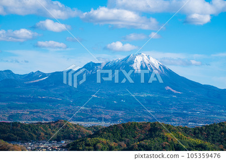 【日本名山百選】米子城 從天守閣眺望初冬白雪皚皚的大山 3. 鳥取縣米子市大山町 105359476