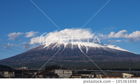 Mt.Fuji with many clouds 105361698