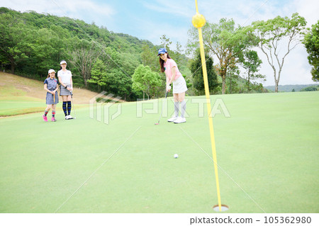 女子打高爾夫球 女子打高爾夫球 105362980