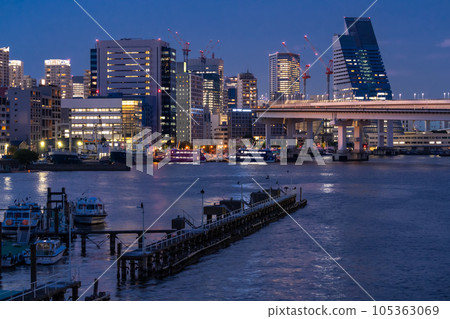 《東京》東京灣區辦公區夜景 105363069