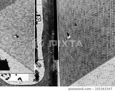 Area in-between two residential houses with property line between  105363347