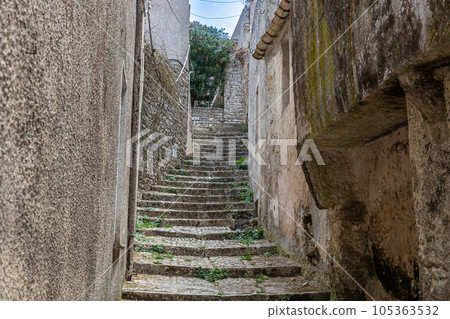 medieval Sicilian village 105363532