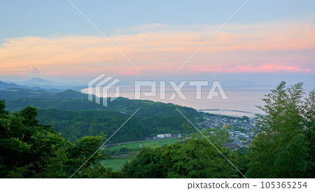 The cityscape of Hioki during magic hour seen from Tomibanzan Ikoinomori Nature Park 105365254