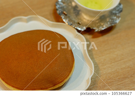 Dorayaki, Japanese confectionery, tea confectionery stock photo Dorayaki, Japanese confectionery, tea confectionery stock photo 105366627