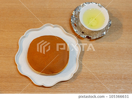 Dorayaki, Japanese confectionery, tea confectionery stock photo Dorayaki, Japanese confectionery, tea confectionery stock photo 105366631