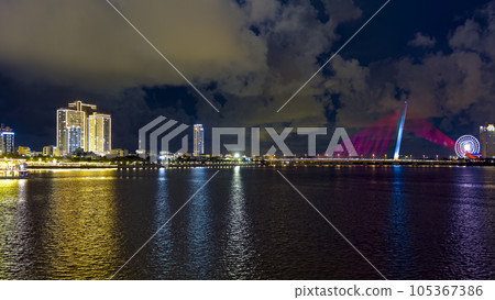 越南峴港 燈光橋樑和建築物夜景 / 越南峴港 越南峴港 燈光橋樑和建築物夜景 / 越南峴港 105367386