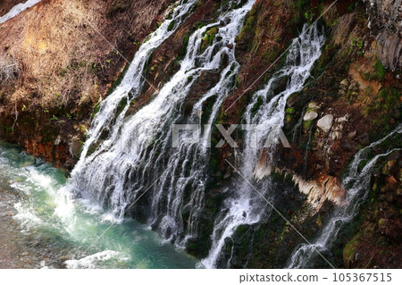 藍色的河水流動 藍色的河水流動 105367515