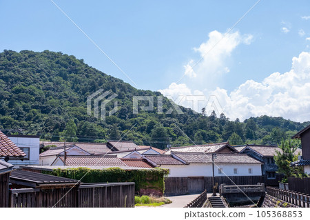 Mt. Utsubuki and the townscape of red tiles, Kurayoshi Shirakabe Dozo Mt. Utsubuki and the townscape of red tiles, Kurayoshi Shirakabe Dozo 105368853