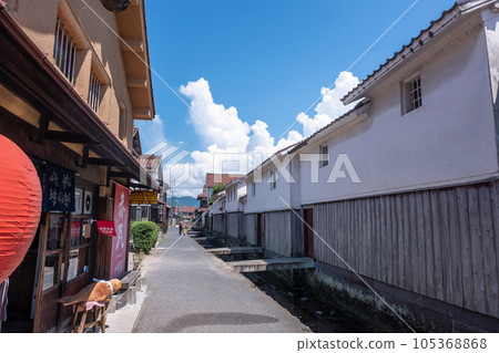 Mt. Utsubuki and the townscape of red tiles, Kurayoshi Shirakabe Dozo Mt. Utsubuki and the townscape of red tiles, Kurayoshi Shirakabe Dozo 105368868
