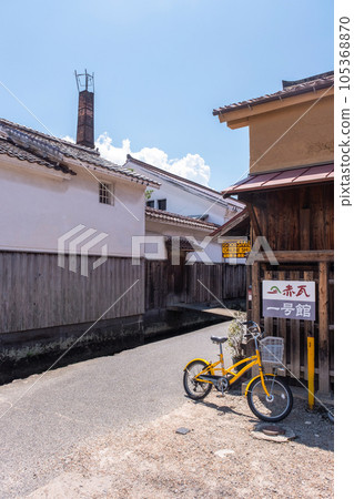 打椿山和紅瓦街景 倉吉白壁土藏 105368870