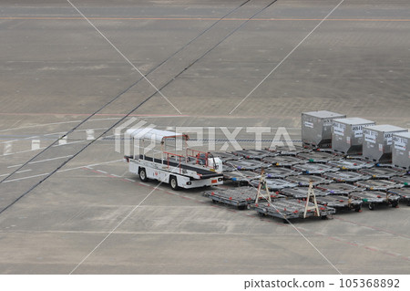 Airport working car car container dolly 105368892