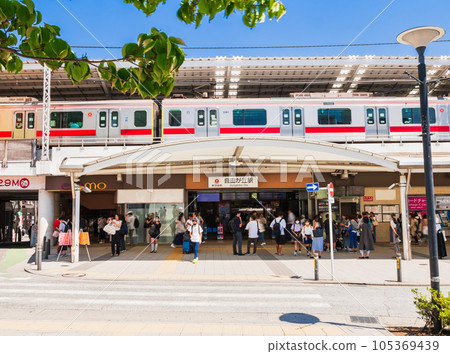 Tokyo Jiyugaoka Station main entrance Tokyo Jiyugaoka Station main entrance 105369439
