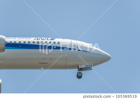 [ANA aircraft in preparation for landing from the sky above Jonanjima Seaside Park] 105369519