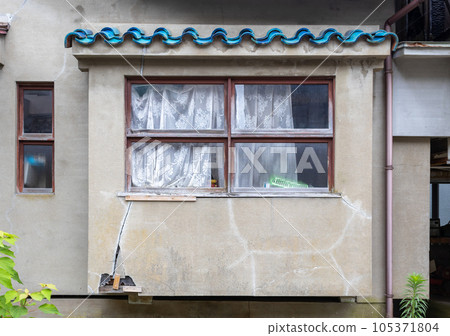 Abandoned house, Kanazawa, Japan. 105371804