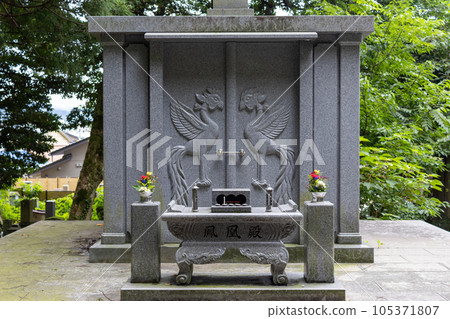 Grave in graveyard, Kanazawa, Japan.TRANSLATION Grave in graveyard, Kanazawa, Japan.TRANSLATION 105371807