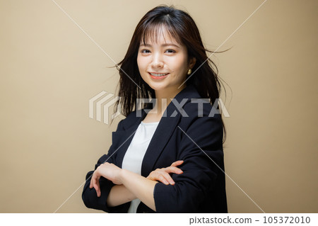 Business woman beige bag 105372010