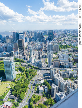 A bird's-eye view of the refreshing blue sky and the skyscrapers of the big city of Tokyo | Tokyo 105373206