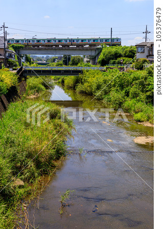 Scenery of the Hachiko Line crossing the iron bridge in summer 105376479