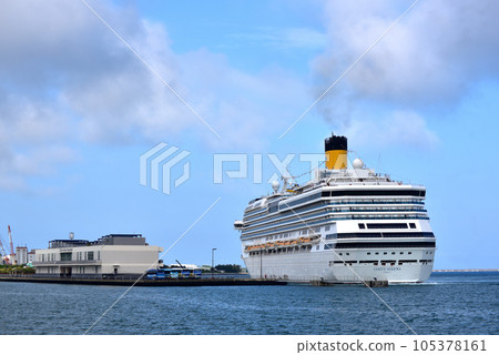 Luxury liner Costa Serena Naha port entrance scenery 105378161