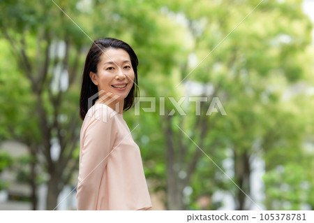 Woman outdoor Woman outdoor 105378781