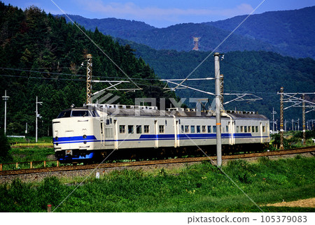 2001 Three 419 series local trains running on the Hokuriku Main Line 2001 Three 419 series local trains running on the Hokuriku Main Line 105379083