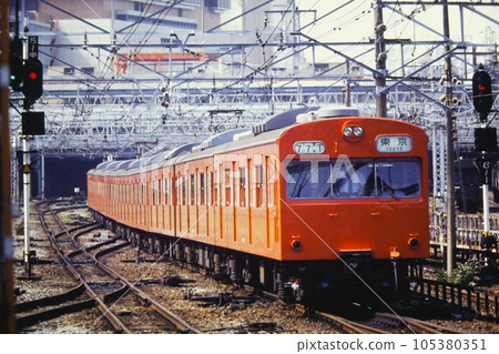 中央線快速103系 開往東京、久波103-47等、新宿→代代木 1982年5月4日 105380351