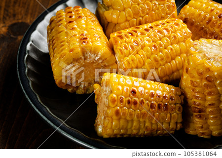 Grilled corn 105381064