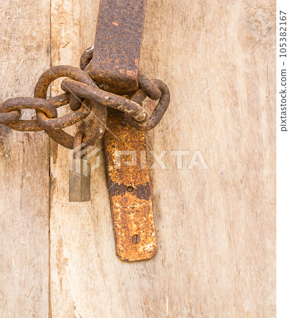Old steel chain with padlock Old steel chain with padlock 105382167