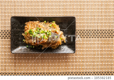 Mackerel and Mushrooms with Grated Daikon and Ponzu Sauce 105382185