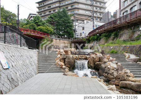 神戶市的有馬溫泉。有馬河上的水上樂園 神戶市的有馬溫泉。有馬河上的水上樂園 105383196