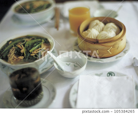 Lunch at a restaurant in Beijing 105384265