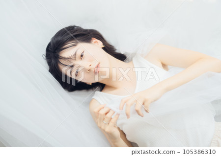 natural beauty woman natural beauty woman 105386310