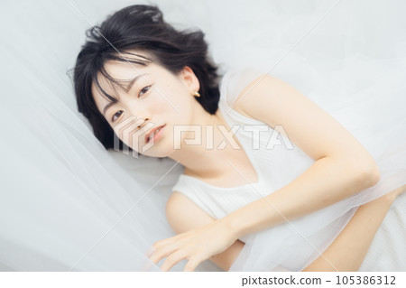 natural beauty woman natural beauty woman 105386312