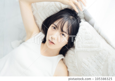 natural beauty woman natural beauty woman 105386325