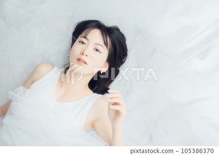 natural beauty woman natural beauty woman 105386370