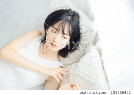 natural beauty woman 105386432