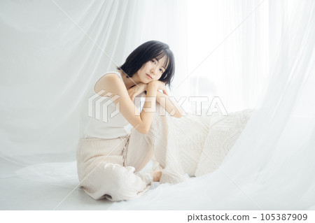 natural beauty woman 105387909