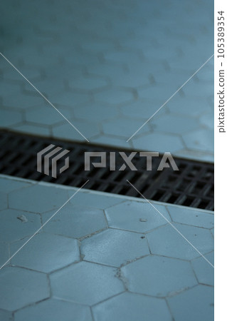retro floor drain and tiles 105389354