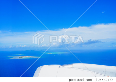 Remote islands of Okinawa seen from an airplane 105389472