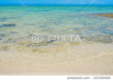 沖繩美麗清澈的藍色大海 沖繩美麗清澈的藍色大海 105389489