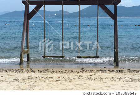 Wooden swings on Vietnamese sandy beach  105389642