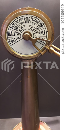 Ship wheel - retro and vintage style 105389649