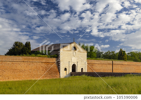 The walls of Sabbioneta, UNESCO World Heritage site, Lombardy, Italy The walls of Sabbioneta, UNESCO World Heritage site, Lombardy, Italy 105390006