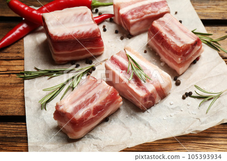 Raw ribs with rosemary on wooden table 105393934