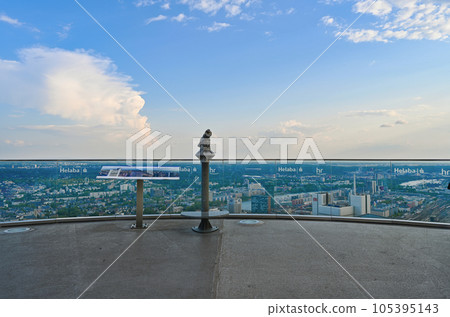 法蘭克福城市天際線和天文台從主塔/德國 法蘭克福城市天際線和天文台從主塔/德國 105395143