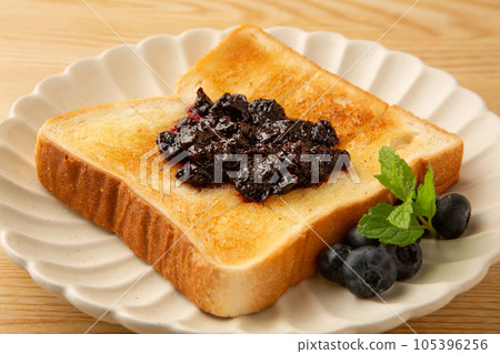 藍莓黃油吐司 105396256