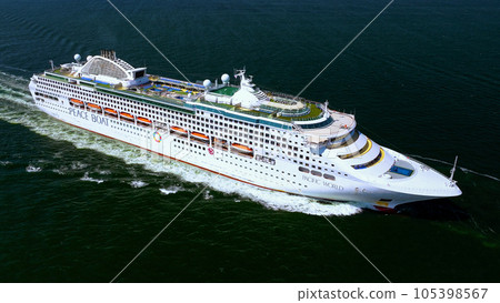Peace Boat Pacific World Uraga Suido 003 105398567