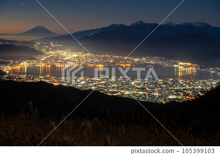Nagano Prefecture / Mt.Fuji and the area around Lake Suwa before dawn as seen from the Takabocchi Plateau Nagano Prefecture / Mt.Fuji and the area around Lake Suwa before dawn as seen from the Takabocchi Plateau 105399103